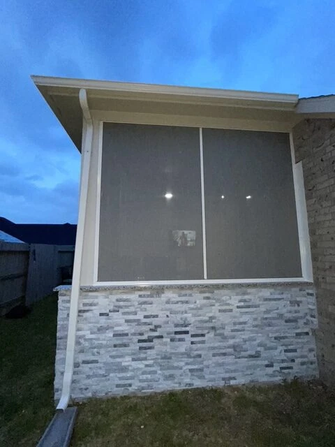 Fixed screen patio enclosure with a door on a Houston home