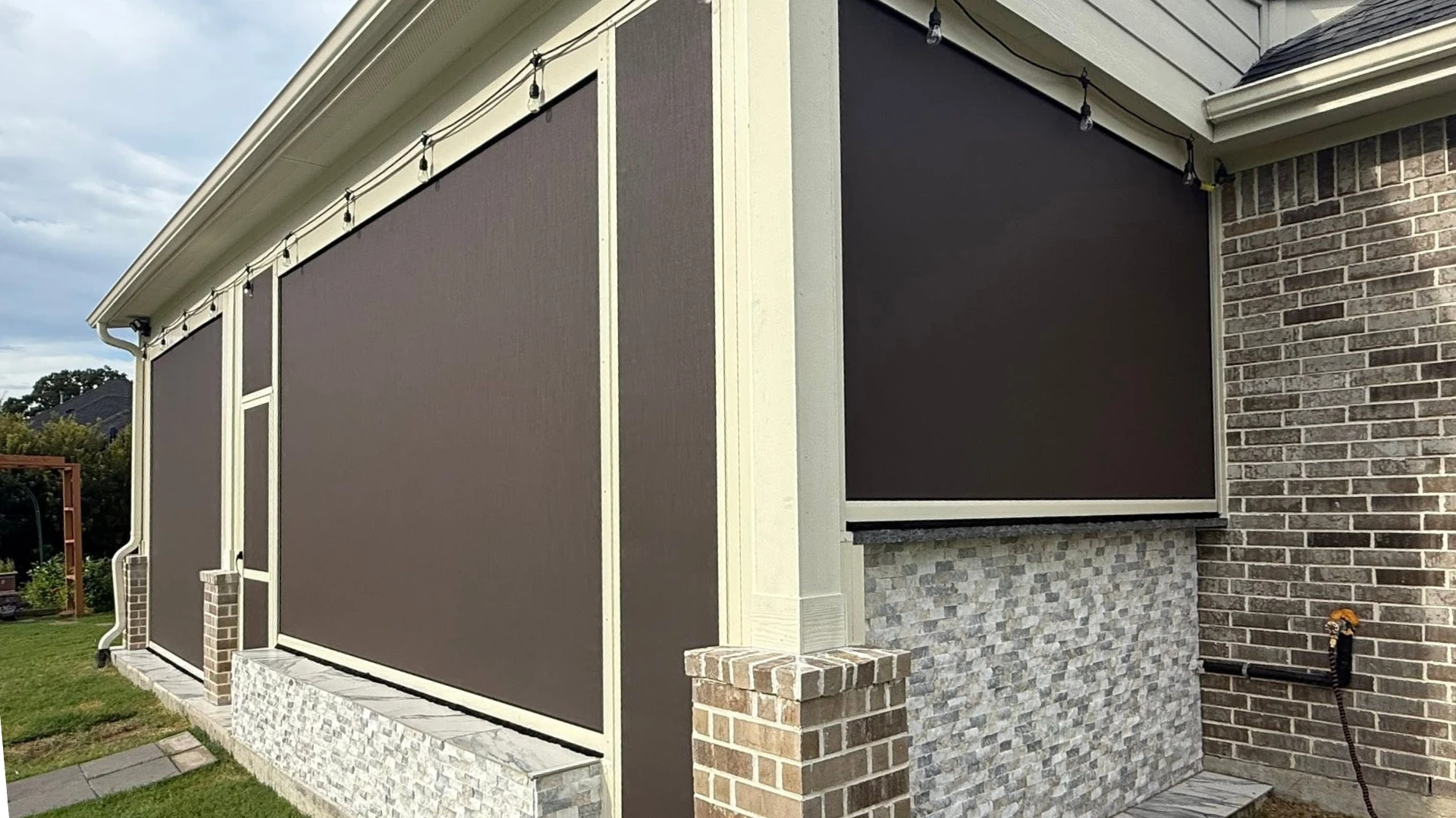 Fixed patio enclosure built across a difficult, wide opening